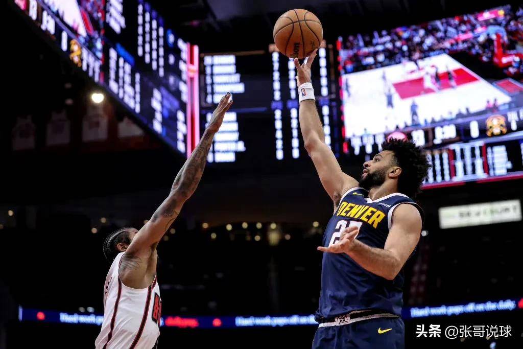 美国队主场胜利,稳居前列位置 美国队主场胜利,稳居前列位置