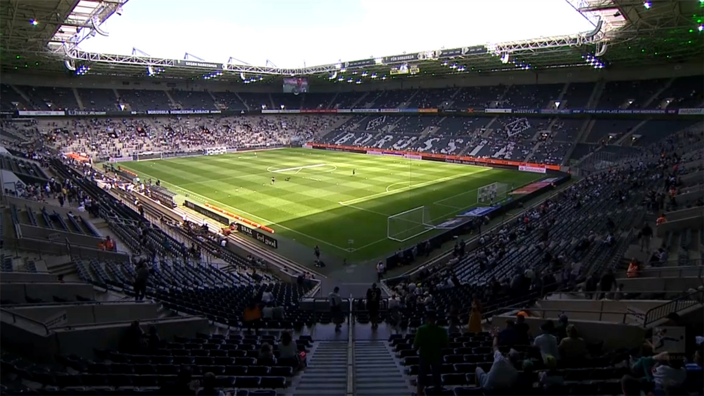 关于沙尔克主场平局，德甲保级形势略显稳定的信息