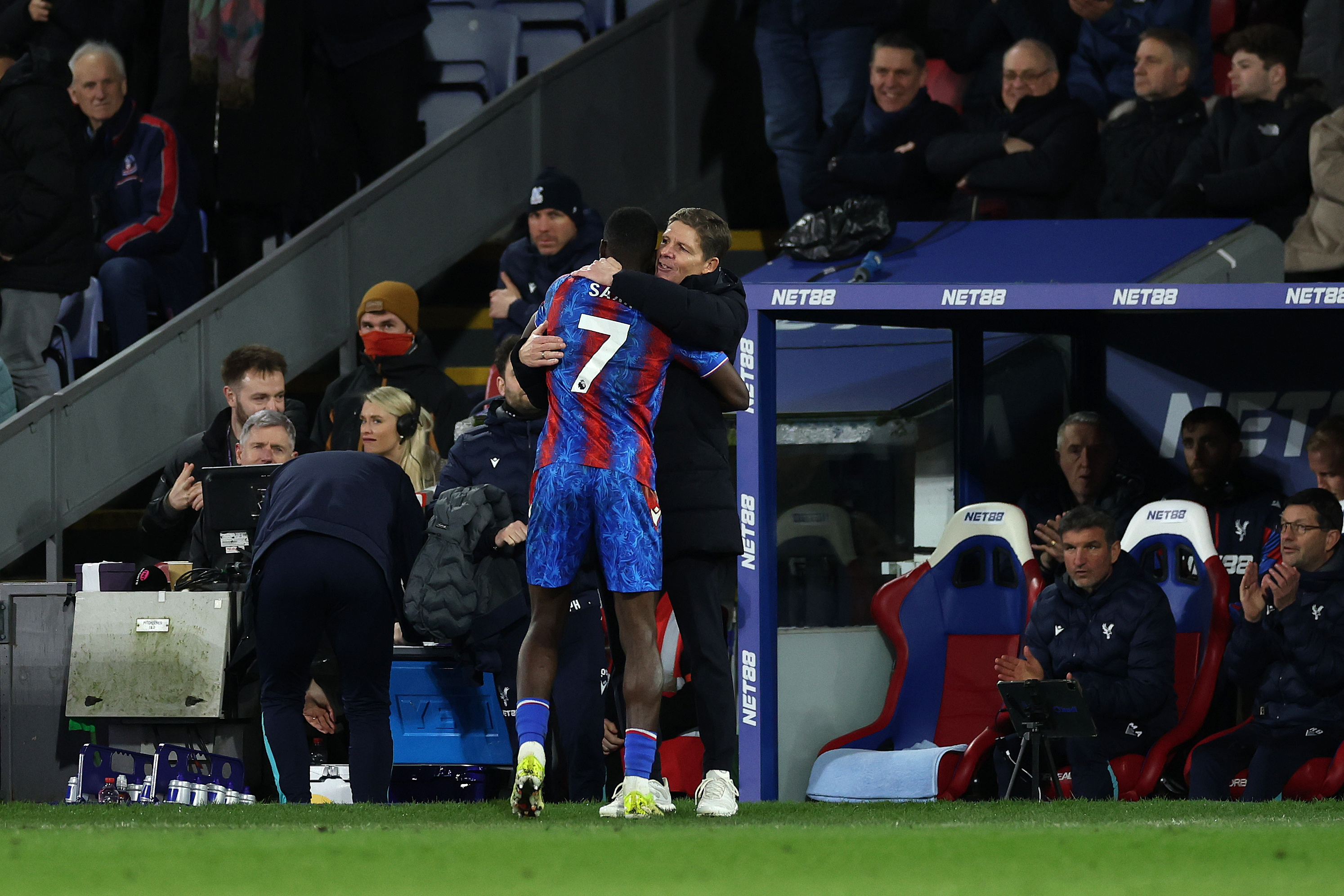 开云体育登录入口-包含水晶宫客场战平阿斯顿维拉，继续努力突破的词条