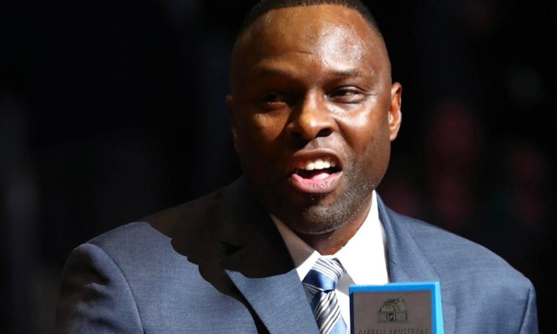 开云体育登录-关于小牛队主控因伤退出下场比赛，状态堪忧的信息