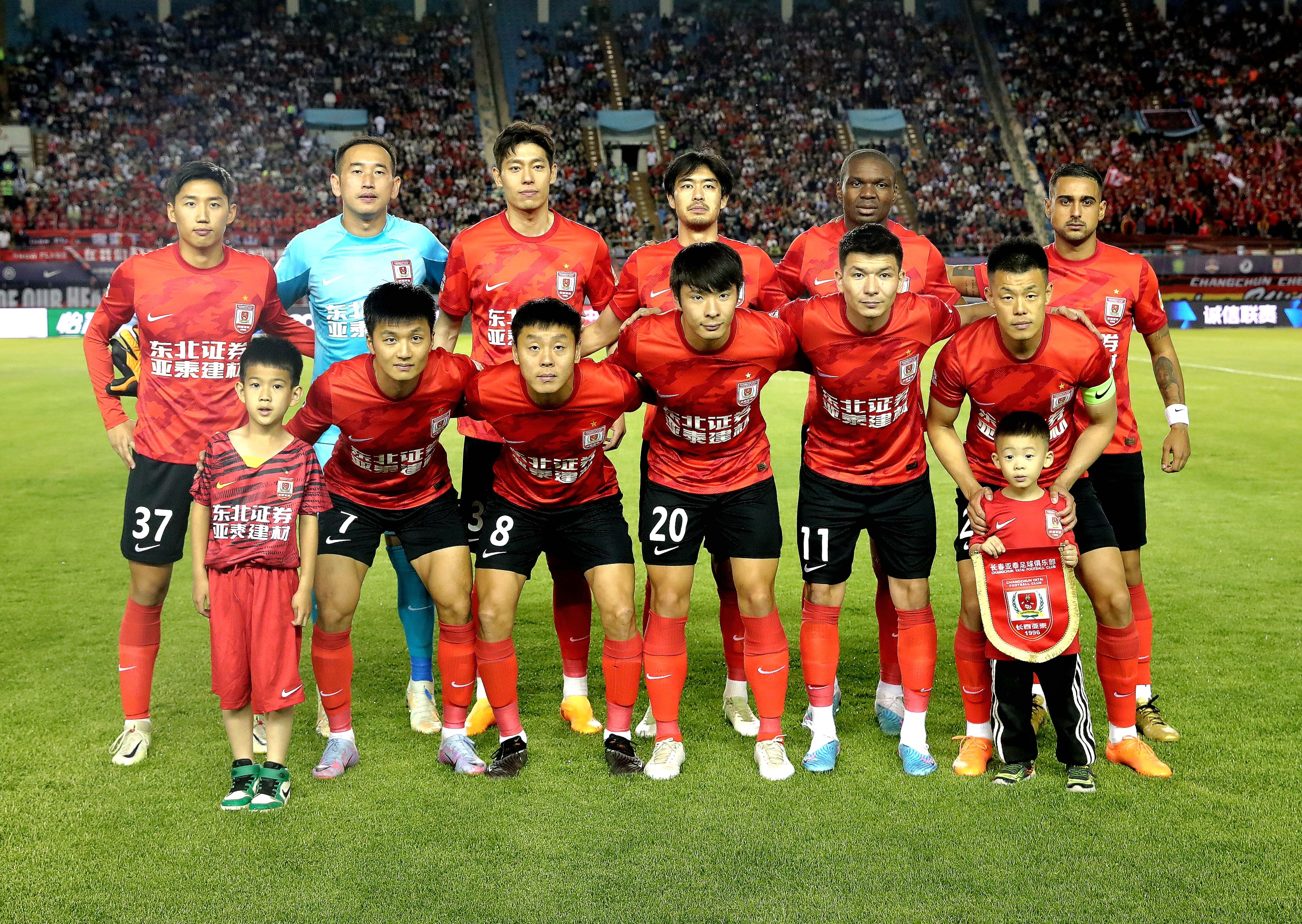 凭借一波上海海港,中超成功破门,现场球迷泪目 凭借一波上海海港,中超成功破门,现场球迷泪目