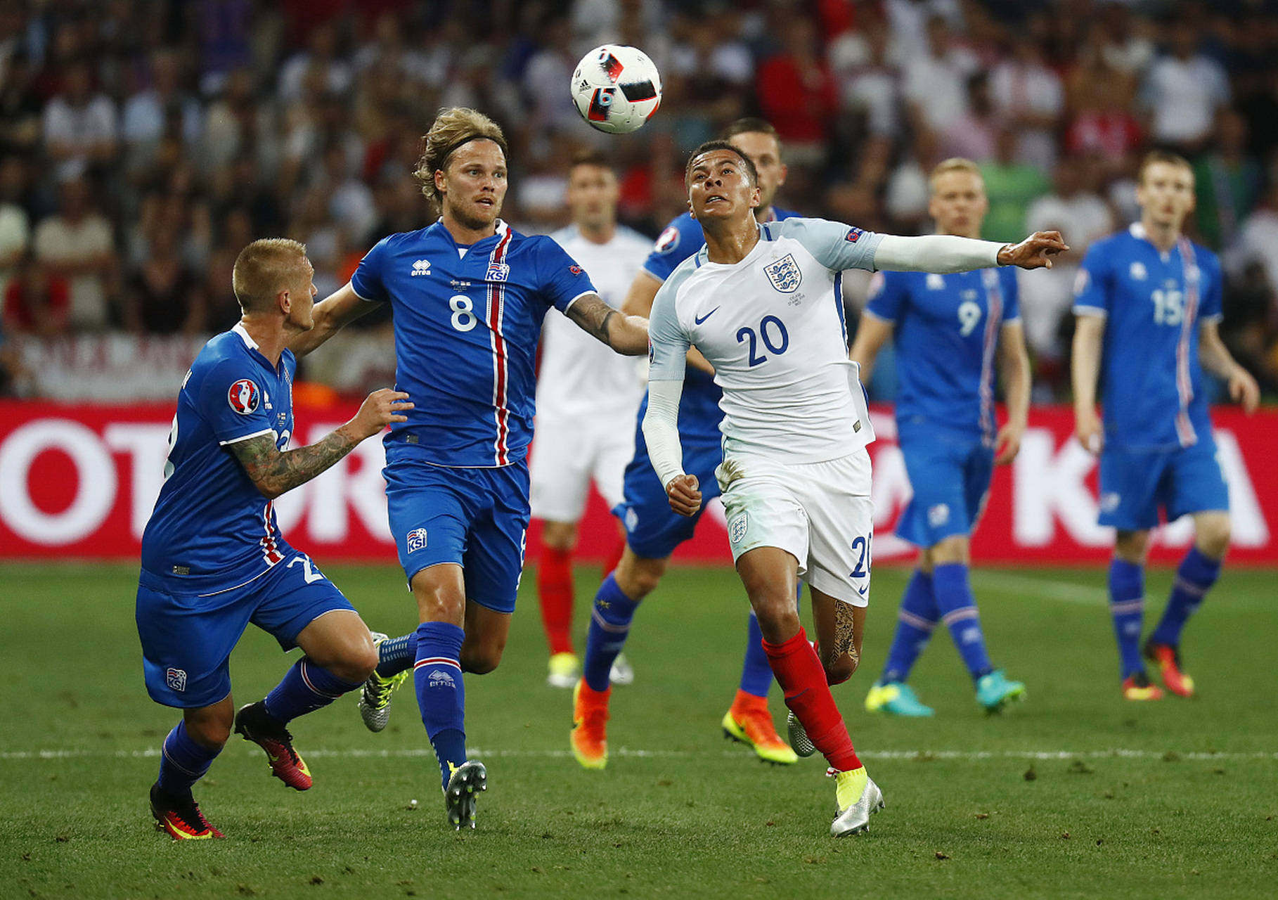 开云体育-英格兰队在欧国联赛场上取得连胜，冲入决赛