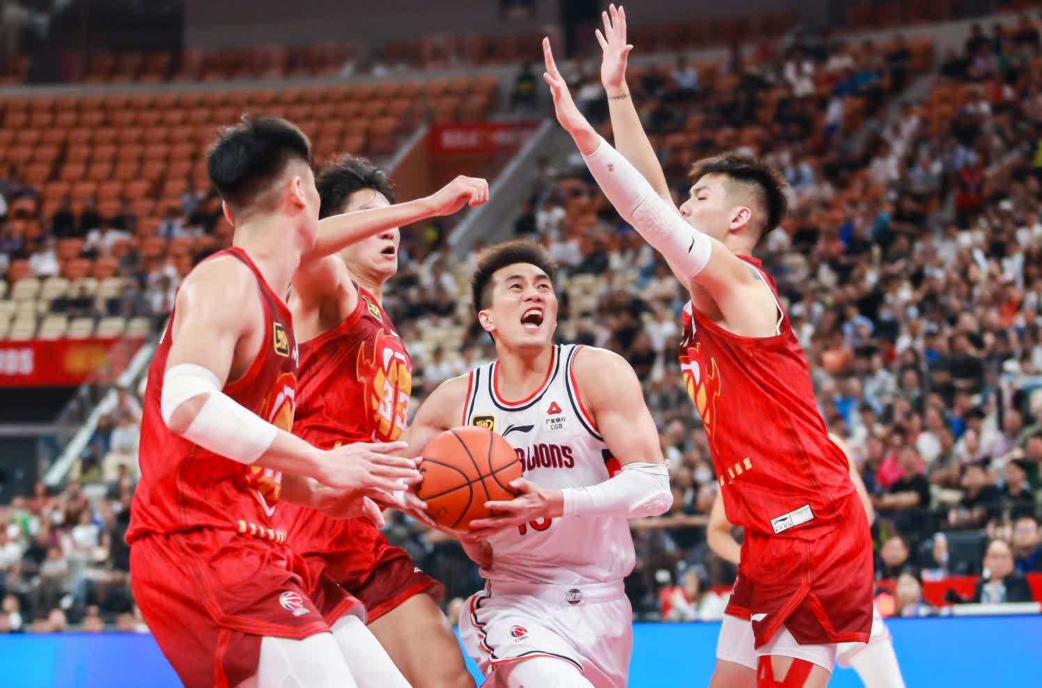 开云体育官方入口-激烈角逐，球员奋力拼搏，给现场观众带来无限惊喜的简单介绍