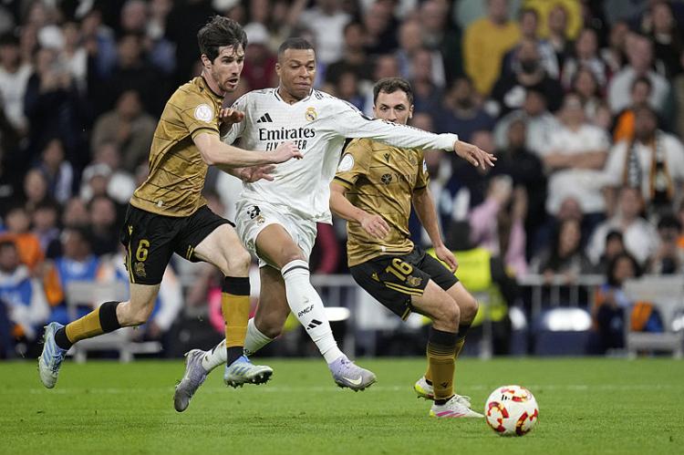 惊心动魄!比赛中的精彩瞬间令球迷尖叫不止 惊心动魄!比赛中的精彩瞬间令球迷尖叫不止