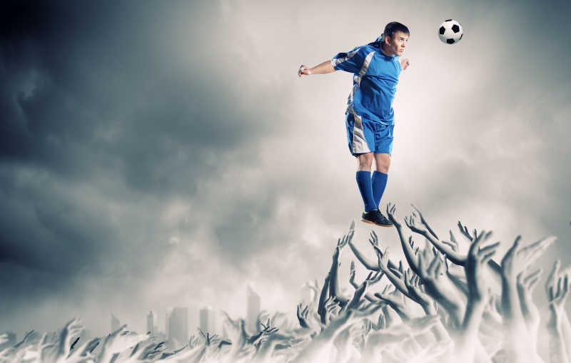 足球女运动员精彩表现,带领球队走向胜利 足球女运动员精彩表现,带领球队走向胜利