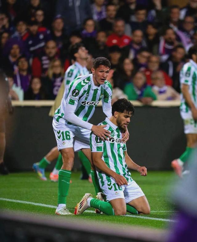 开云体育中国官网-精彩纷呈的足球对决即将上演，球迷拭目以待的简单介绍