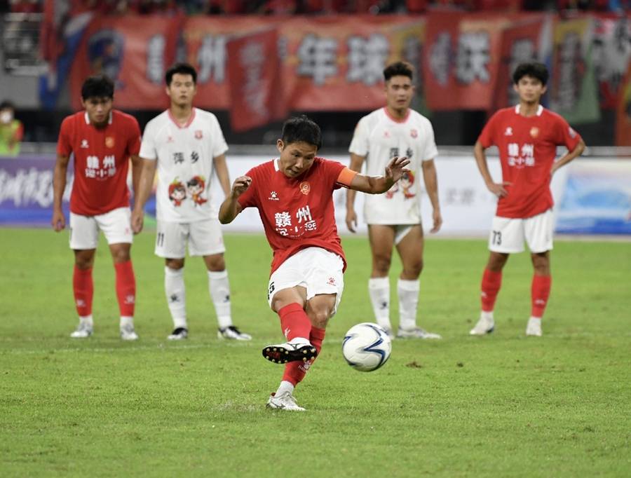 精彩纷呈的足球对决即将上演，球迷拭目以待的简单介绍