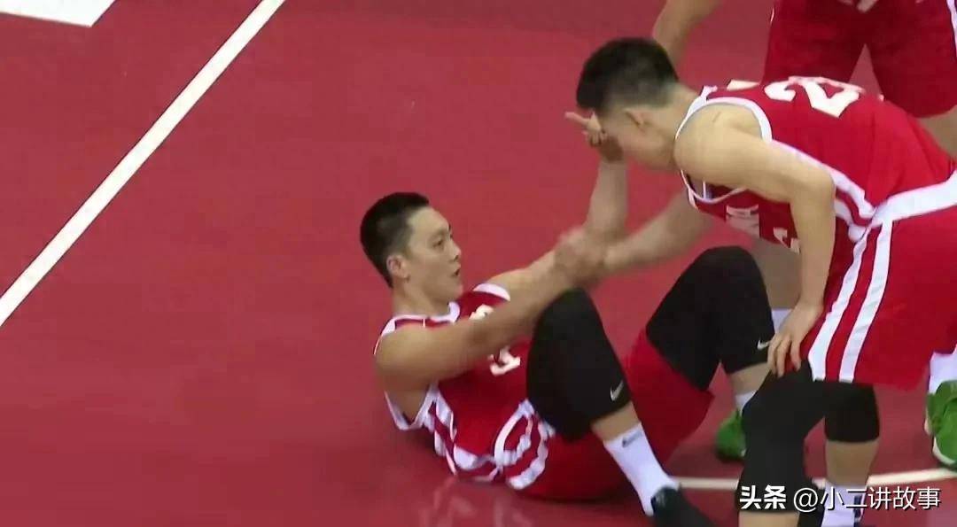 球队防守操作失误频频，防线攻破不堪一击