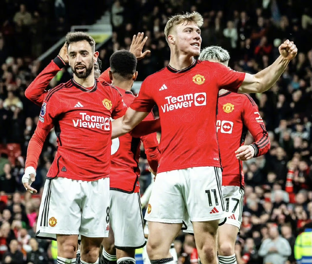 曼联客场大胜,前四席位争夺局势不明朗的简单介绍 曼联客场大胜,前四席位争夺局势不明朗的简单介绍