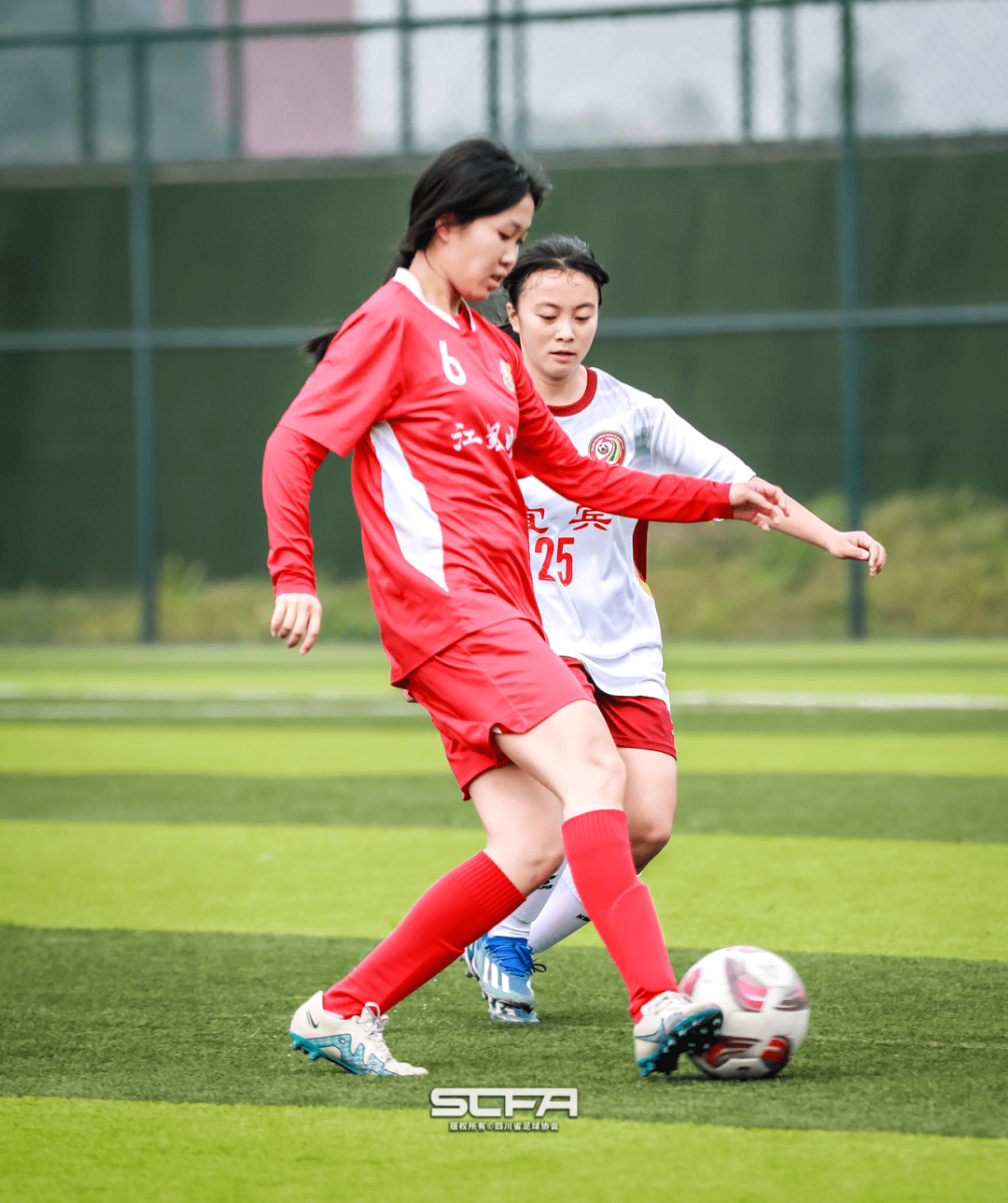 开云体育在线-高水平女性足球运动员赢得赛场喝彩