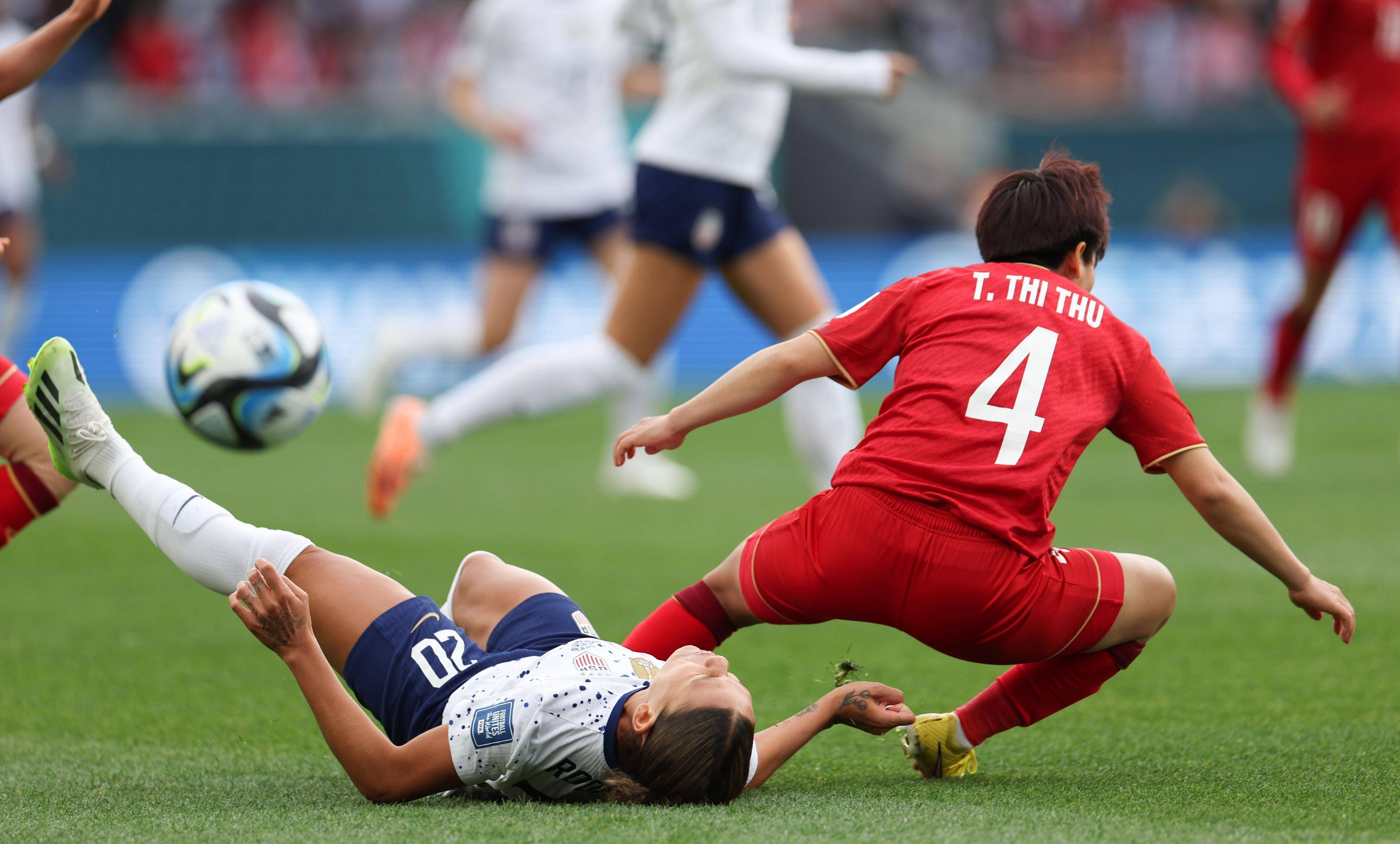 高水平女性足球运动员赢得赛场喝彩 高水平女性足球运动员赢得赛场喝彩