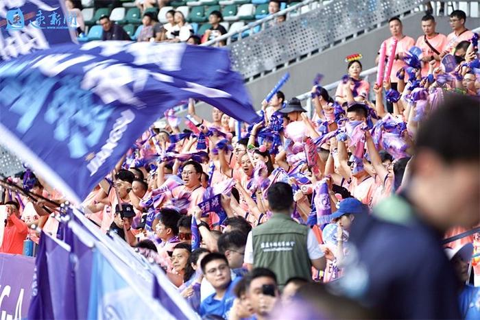 开云体育网页版入口-足球比赛场内外戏剧化，球迷心理戏愈发丰富的简单介绍