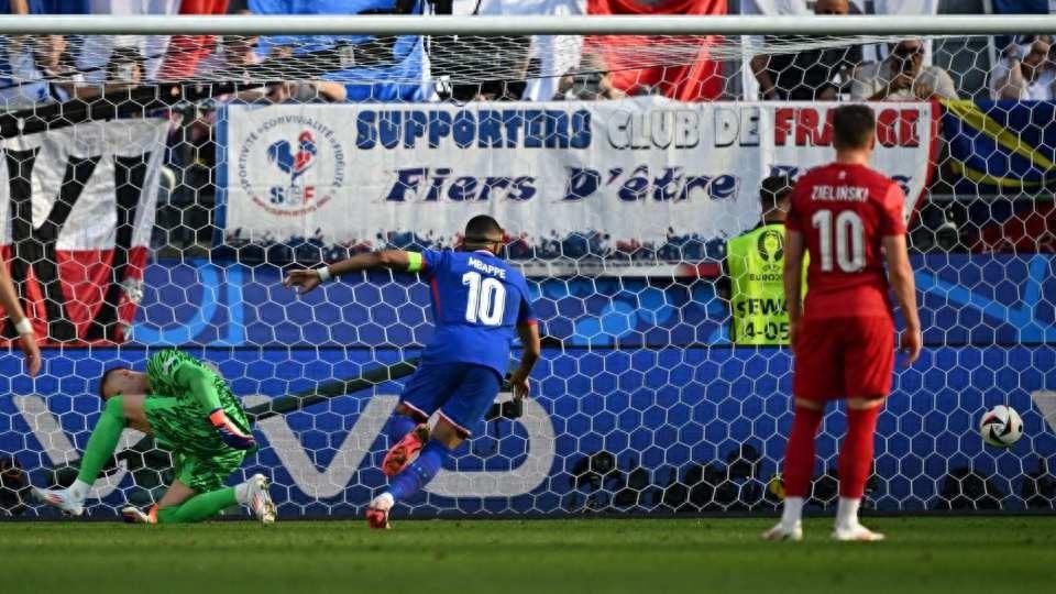 包含顶尖球队实力对抗,欧洲赛事争夺瞩目的词条 包含顶尖球队实力对抗,欧洲赛事争夺瞩目的词条