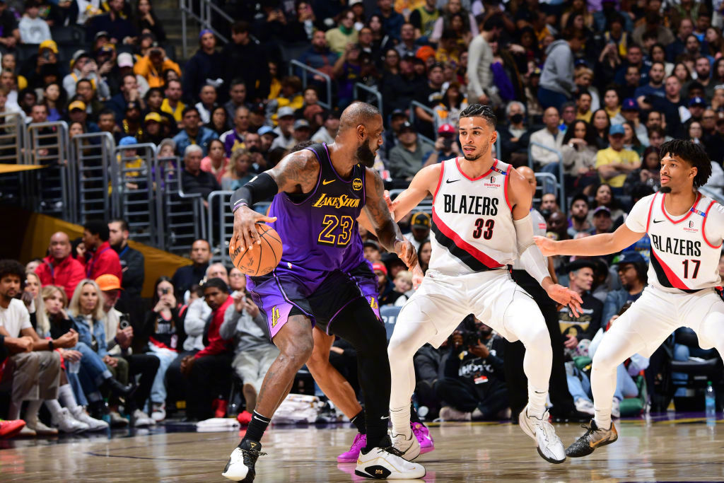 开拓者客场战胜湖人取得复仇